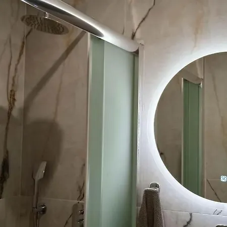Luxurious Ni, 1 Bedroom Apartment